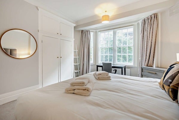 6 habitaciones, tabla de planchar con plancha y wifi