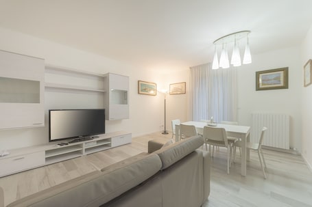 Comfort Apartment | Living area | Flat-screen TV
