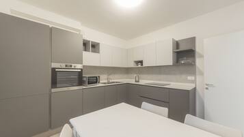 Comfort Apartment | Private kitchen | Full-sized fridge, microwave, oven, stovetop