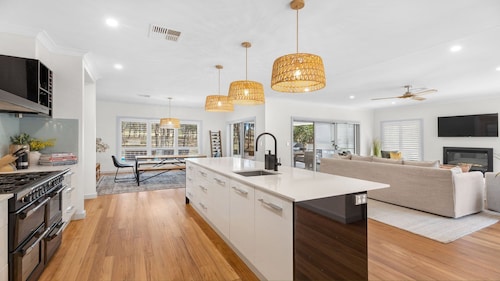 HUNTER DREAMING - THE VINTAGE HOLIDAY HOUSES