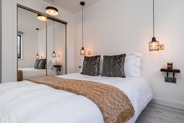 2 quartos, ferros/tábuas de passar roupa, Wi-Fi, roupa de cama