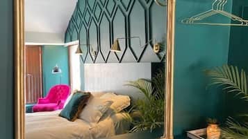 Blackout curtains, free WiFi