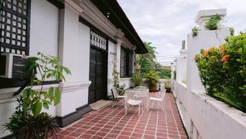 Chambre triple majestueuse | Terrasse/patio