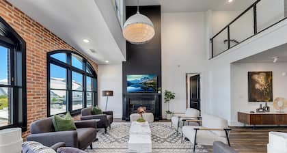 Benz View Penthouse w Rooftop, Secure Parking