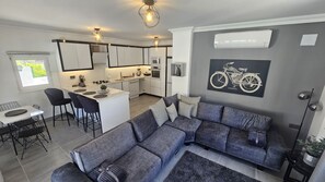 Smart TV - Stunning modern private Villa with Huge pool, Jacuzzi & kids pool (Muğla)