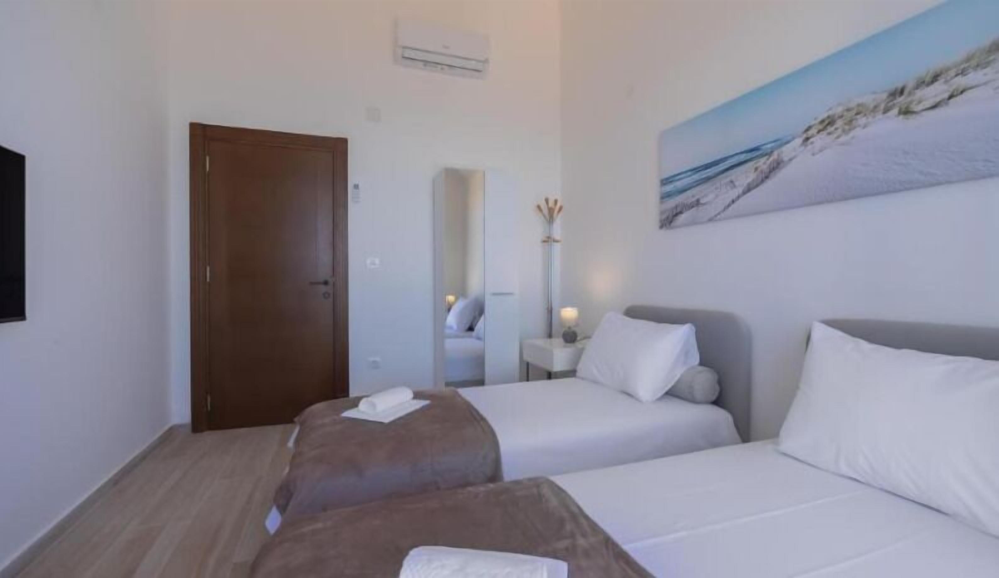 Panoramic Villa | 4 bedrooms, individually furnished, desk, soundproofing