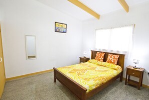 2 bedrooms, iron/ironing board, bed sheets