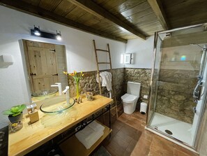 Jetted tub, hair dryer, towels, soap