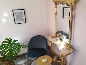 Interior - [TERRACE WITH VIEW] Attic in old town BallarHome (Palermo)