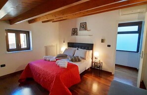 2 bedrooms, iron/ironing board, free WiFi, bed sheets - [TERRACE WITH VIEW] Attic in old town BallarHome (Palermo)