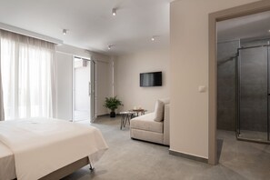 Comfort Quadruple Room - Calives Premium Stay (Polygyros)