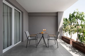 Comfort Quadruple Room | Soundproofing, free WiFi - Calives Premium Stay (Polygyros)
