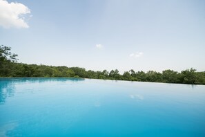 Piscine extérieure, piscine chauffée