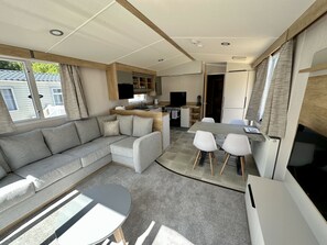 Living area - The Distiller’s Van - Beautiful, luxury static caravan (Aberlour)
