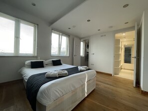 Apartment, 2 Queen Beds | 2 bedrooms, iron/ironing board, free WiFi, bed sheets - Luxurious Two Bedroom Penthouse (London)