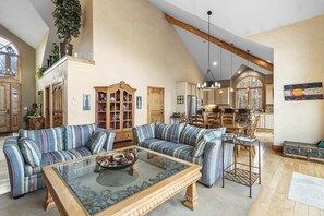 TV, fireplace - Black Hawk Vista - Sleeps 10 (Silverthorne)