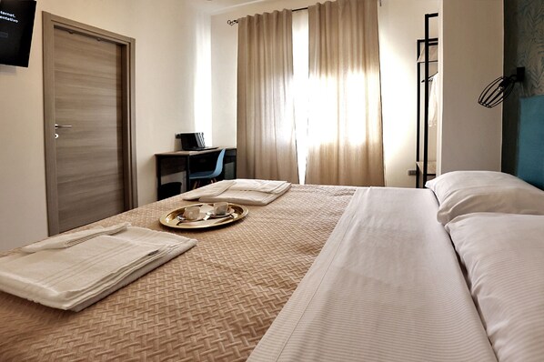 Thor | Premium bedding, minibar, in-room safe, desk - toc toc (Pontecagnano Faiano)