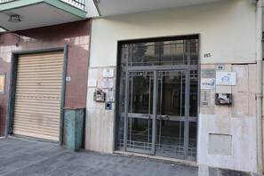 Exterior detail - toc toc (Pontecagnano Faiano)