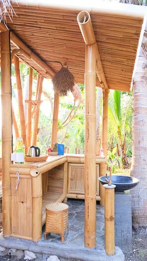 Romantic Villa, 1 Bedroom, Private Pool, Garden View | Private kitchen - La Royale Nusa Penida (Penida Island)