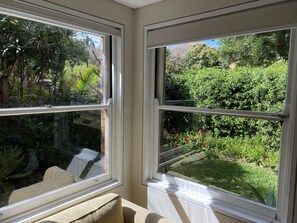 Interior - Bronte: beautiful, 2-bedroom apartment, 7-minute walk to beach (Bronte)