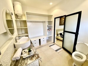 タオル、石鹸、シャンプー、トイレットペーパー