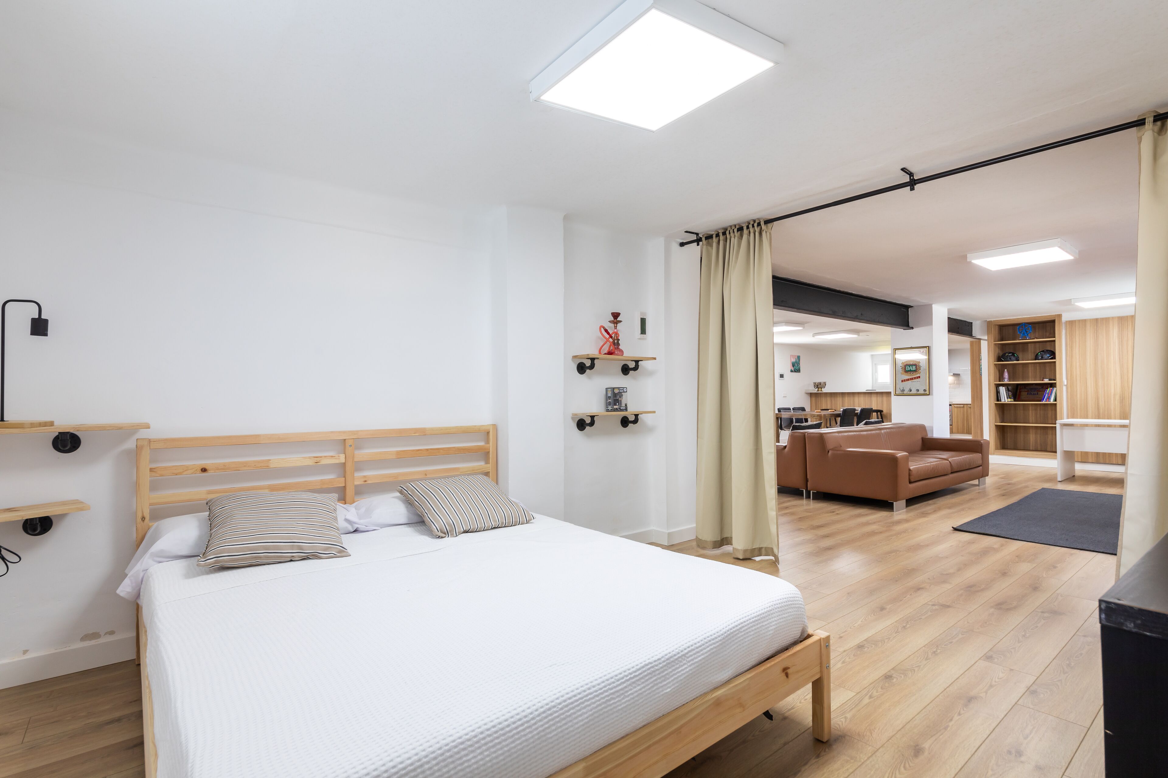 2 bedrooms, travel cot, WiFi, bed sheets