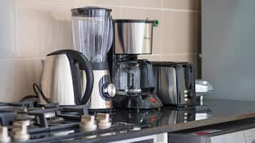 Cookware/dishes/utensils
