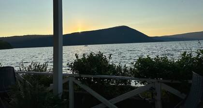 Lakeside in the heart of Italy