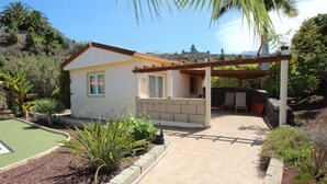A house with a patio, a small garden, and a view of a hill. - A detached vacation home with country house charm (CN)