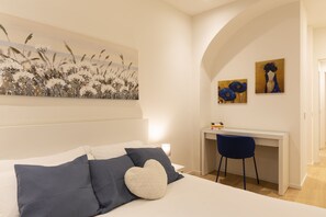 Comfort appartement | 1 slaapkamer, individueel gemeubileerd, een bureau, een laptopwerkplek
