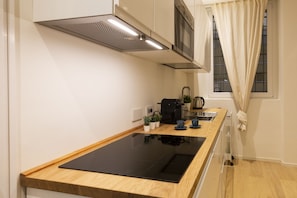 Apartamento conforto | Cozinha privada | Geladeira, micro-ondas, cooktop, lava-louças