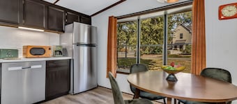 Groovy Guest House Walkable to Downtown Black Mtn