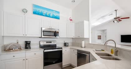 Serene 4-Bedroom Haven near Sanibel Beach!