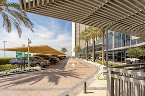 Front of property - Waves Holiday Home - Jaw-Dropping Sea View From This Comfy Retreat (Dubai)