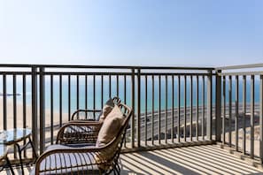 Elite Apartment | Balcony - Waves Holiday Home - Jaw-Dropping Sea View From This Comfy Retreat (Dubai)