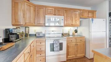 Dishwasher, coffee/tea maker, cookware/dishes/utensils, dining tables