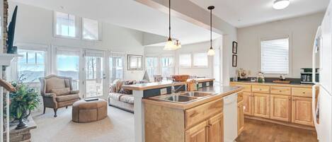 Frigorífico, microondas, horno y lavavajillas