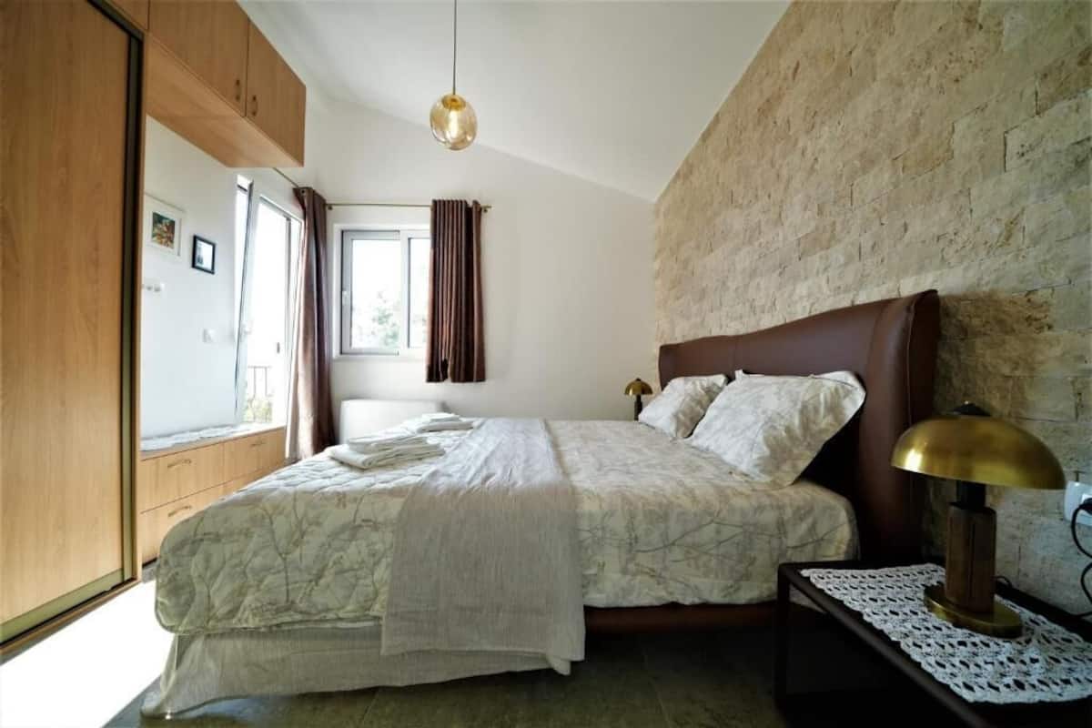 Departamento de lujo | Ropa de cama de alta calidad, escritorio, wifi gratis y ropa de cama 