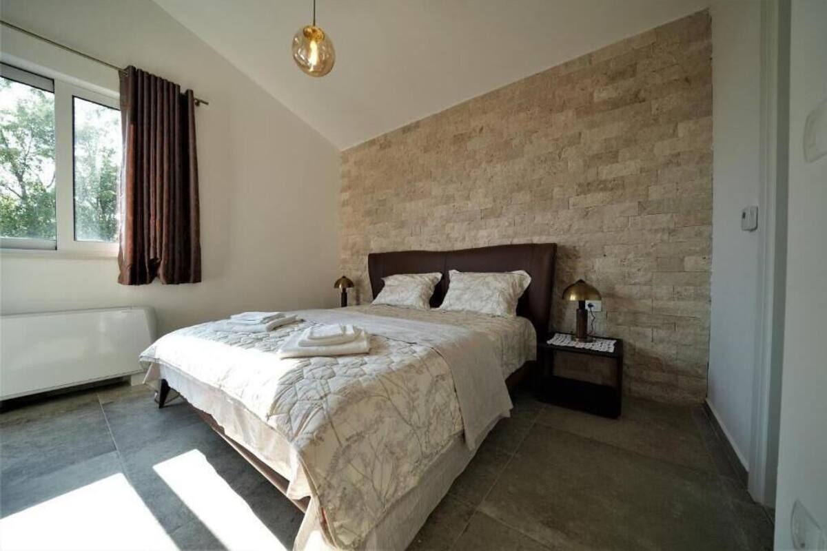 Ropa de cama de alta calidad, escritorio, wifi gratis y ropa de cama 