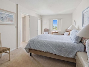 2 bedrooms, iron/ironing board, free WiFi, bed sheets - 2BR, 2BA Marco Island condo with heated pool, WiFi, and full kitchen. (Marco Island)