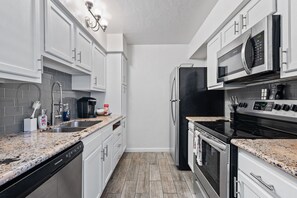 Fridge, microwave, oven, stovetop - OldTown Scottsdale, 1BR Cozy Condo (Scottsdale)