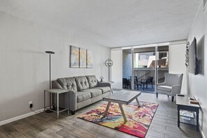 TV, offices - OldTown Scottsdale, 1BR Cozy Condo (Scottsdale)