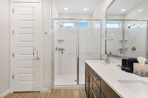 Shower, hair dryer, towels - Stunning 5BR Home w/ Heated Pool! (Queen Creek)