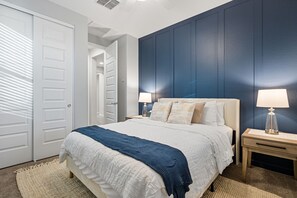 5 habitaciones, tabla de planchar con plancha, cuna de viaje y wifi