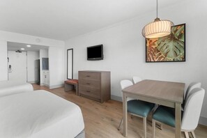 Internet, bed sheets - Ocean Oasis 12th Floor Two Queen Oceanfront Room (Myrtle Beach)