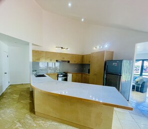 Private kitchen - Red Hibiscus Luxury Home (Avarua)