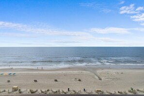 På stranden