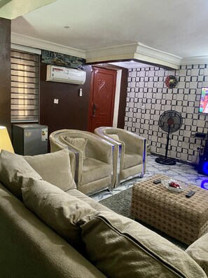 Interior - 1 and 2 Bedroom Apt, 24/7 Light, Wifi Close to
Intl Airport. (Lagos)