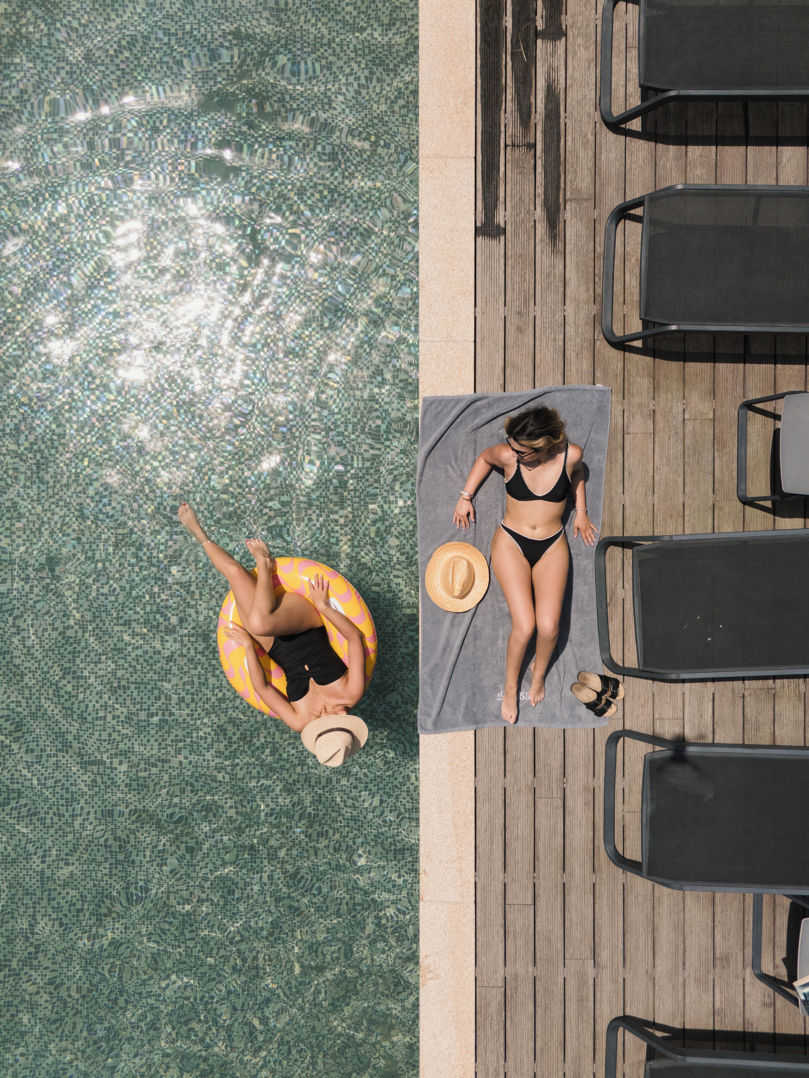 Seasonal outdoor pool, pool umbrellas, sun loungers