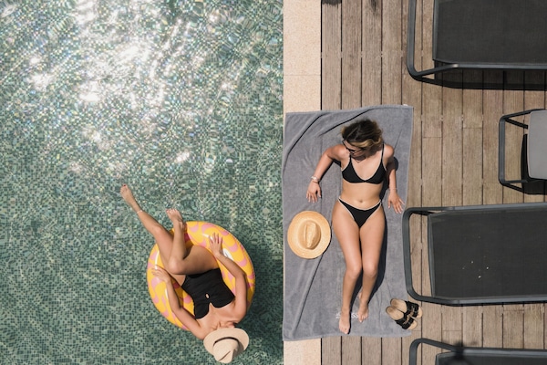 Seasonal outdoor pool, pool umbrellas, sun loungers